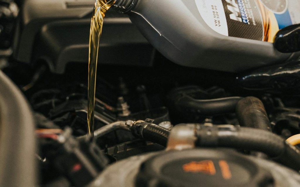 Menjanje ulja u automobilu