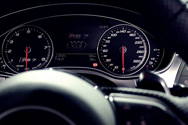 Instrument tabla automobila